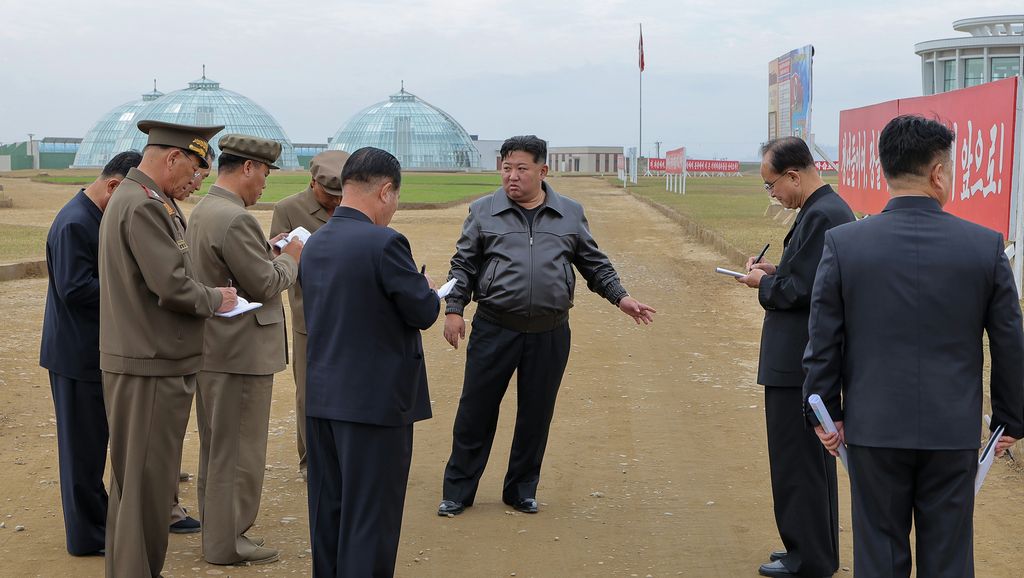Respected Comrade Kim Jong Un Guides Construction of Sinuiju Combined Greenhouse Farm Again
