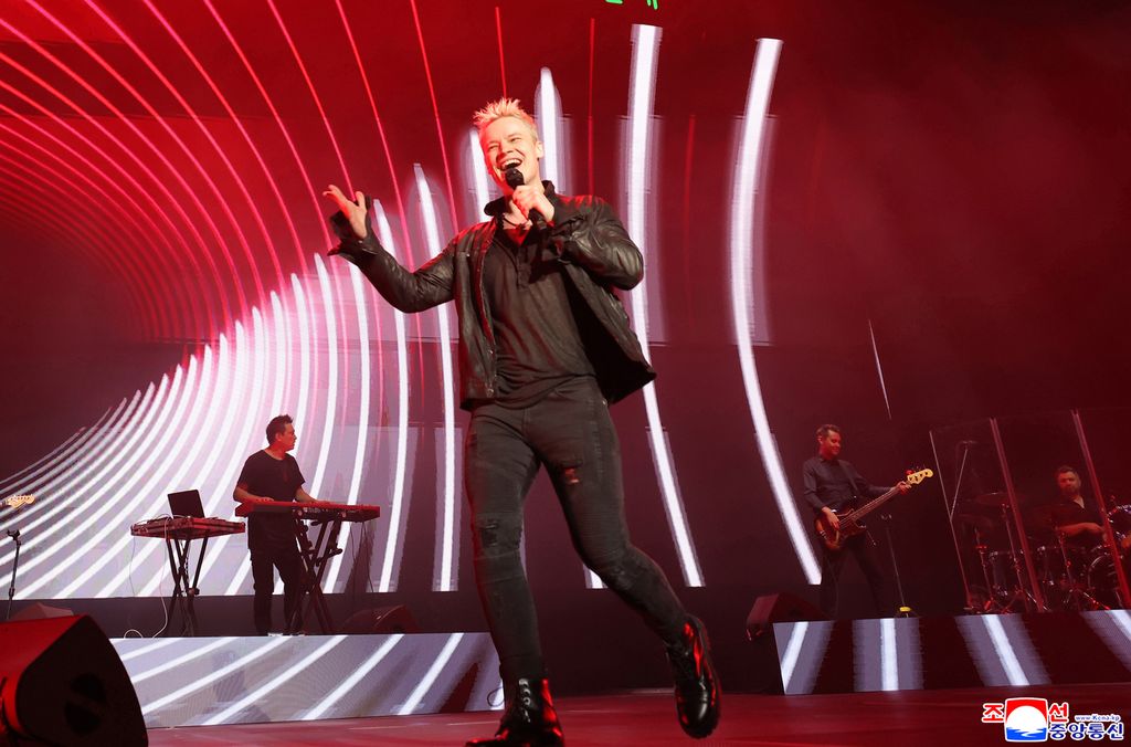 Russian artistes give artistic performance - Image 10