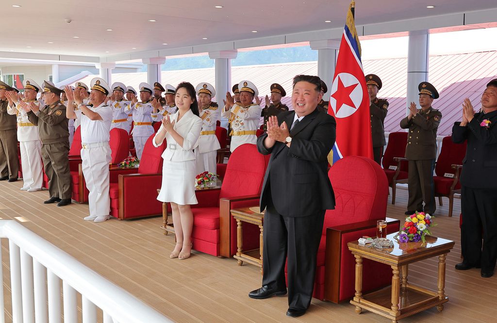 Vigorous Advance and Development of Revolution in Warship-building Industry and Modernization of Naval Forces in New Era Ceremony of Launching Destroyer of KPA Navy Takes Place with Splendour - Image 5