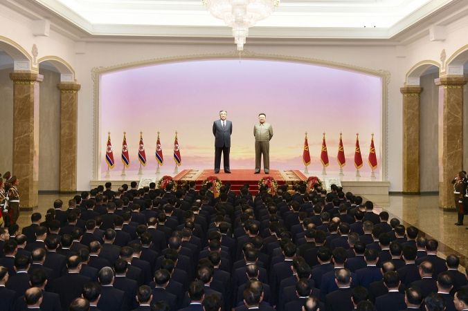 Senior Party and Government Officials Visit Kumsusan Palace of Sun