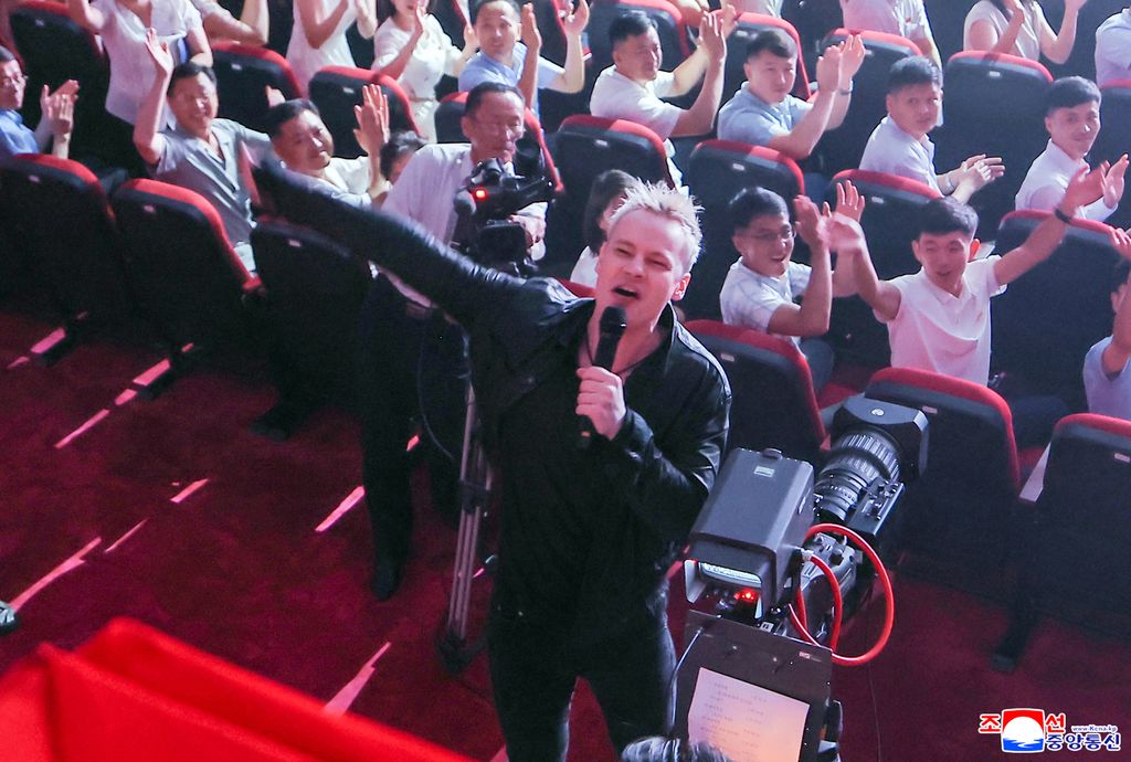 Russian artistes give artistic performance - Image 18