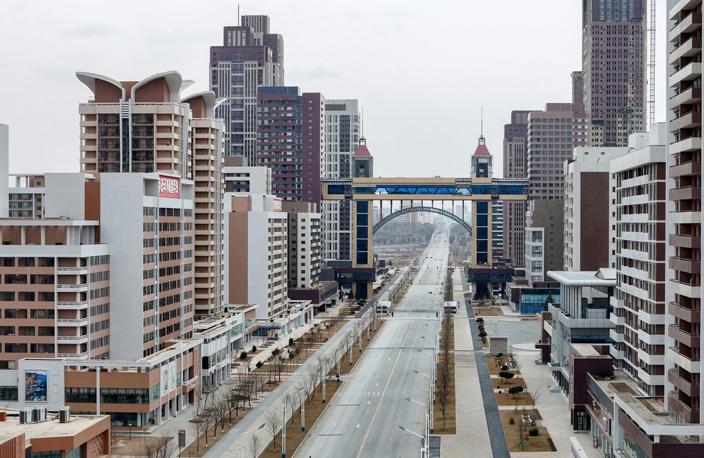 Respected Comrade Kim Jong Un Visits Construction Site of 10 000 Flats at Third Stage in Hwasong Area Nearing Completion - Image 9