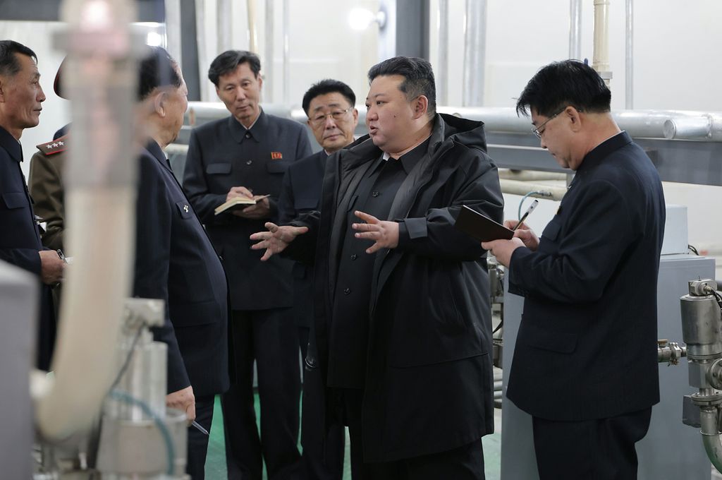 Respected Comrade Kim Jong Un Inspects Nuclear-material Production Base and Nuclear Weapons Institute - Image 9