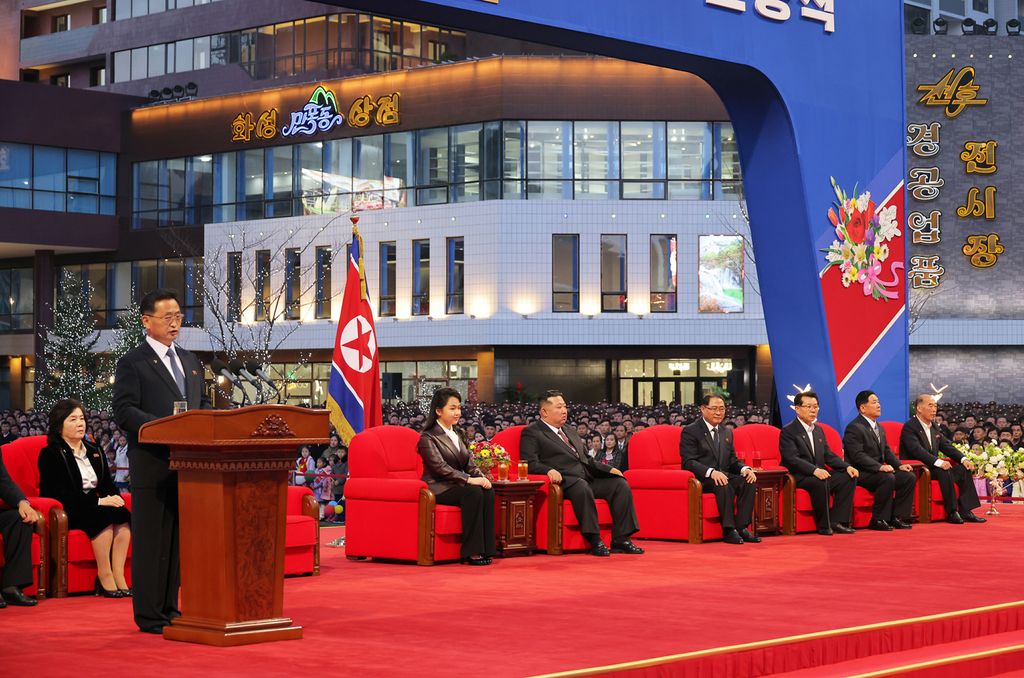 Another Spectacular Appearance Symbolic of New Heyday of Pyongyang Construction and Efflorescence of Pyongyang CultureInauguration Ceremony of 10 000 Flats at Third Stage in Hwasong Area Takes Place with Splendour - Image 10