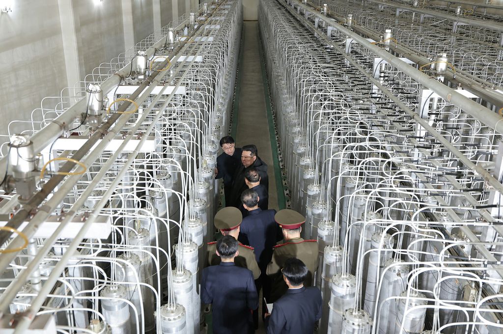Respected Comrade Kim Jong Un Inspects Nuclear-material Production Base and Nuclear Weapons Institute - Image 6