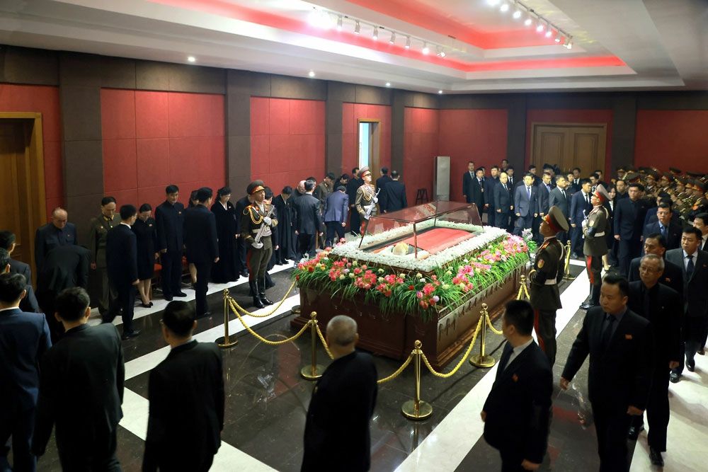 Officials of Party, Power and Armed Forces Organs, Ministries and National Agencies Visit Bier of Kim Yong Nam - Image 4