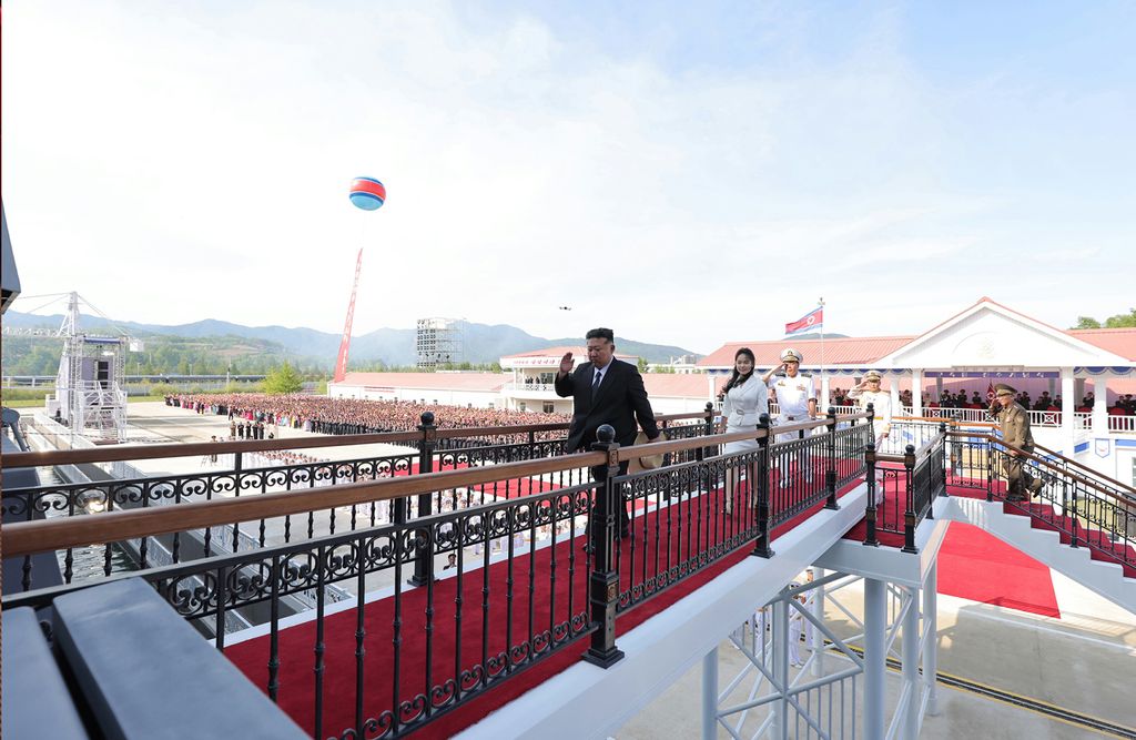 Vigorous Advance and Development of Revolution in Warship-building Industry and Modernization of Naval Forces in New Era Ceremony of Launching Destroyer of KPA Navy Takes Place with Splendour - Image 18