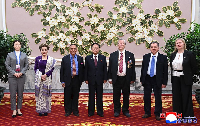 Choe Ryong Hae meets members of International Kim Il Sung Prize Council and International Kim Jong Il Prize Council - Image 2