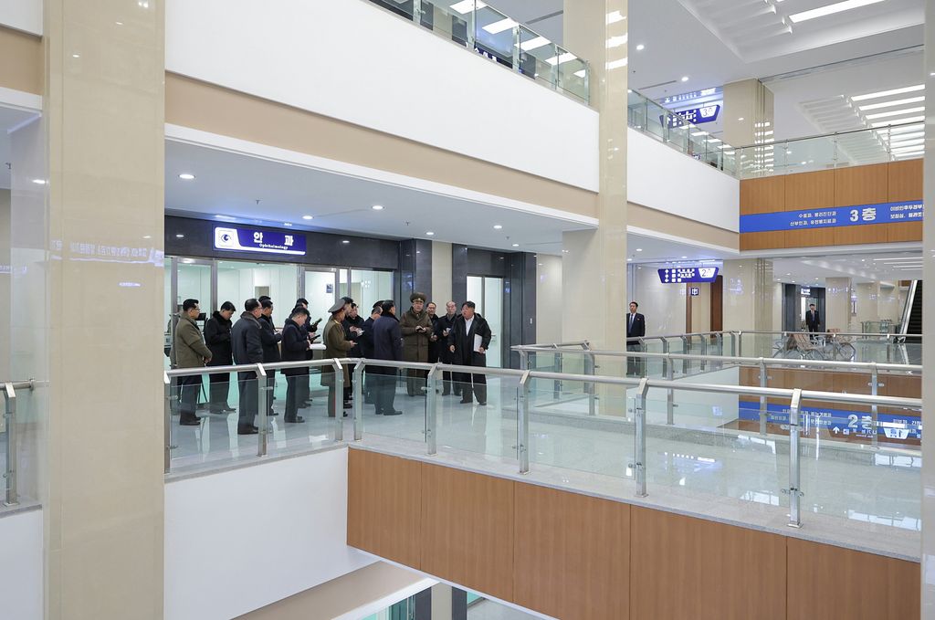 Respected Comrade Kim Jong Un Visits Completed Pyongyang General Hospital - Image 16