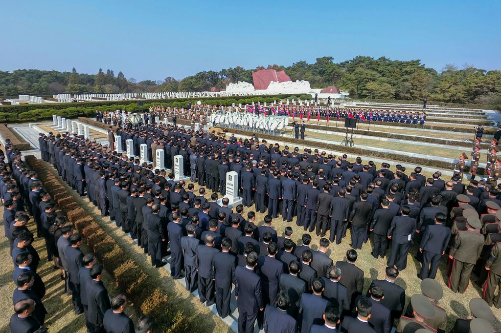 Funeral for Late Kim Yong Nam Held - Image 17