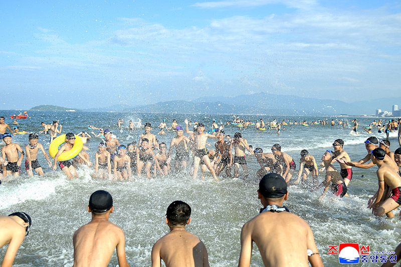 Students of revolutionary schools spend enjoyable days in Wonsan Kalma Coastal Tourist Area - Image 20