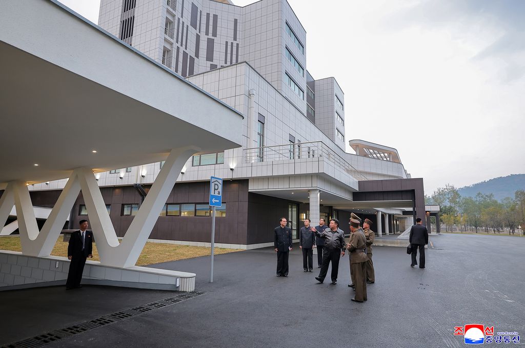 RespectedComrade Kim Jong Un visits Kangdong County Hospital nearing completion - Image 9
