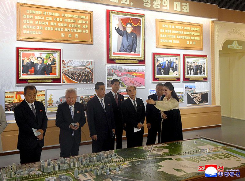 Congratulatory group of Koreans in Japan visits Mangyongdae - Image 7