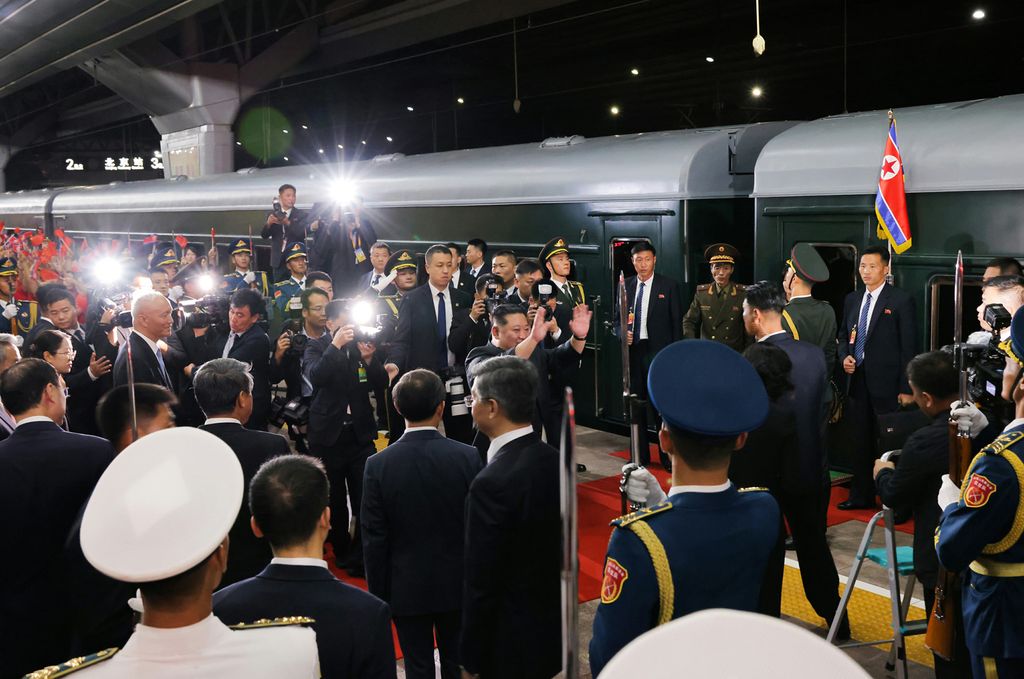 Respected Comrade Kim Jong Un Leaves Beijing for Home after Finishing His Visit to China - Image 3