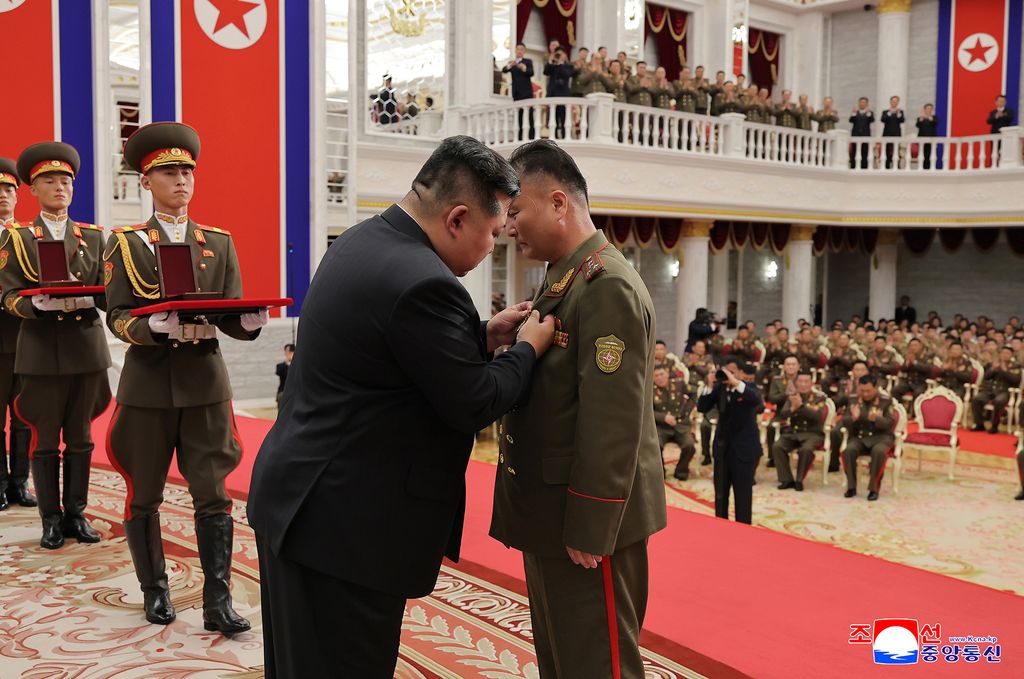Highest glory to representatives of great honour of DPRK, admirable sonsCeremony of awarding state commendations to commanding officers and combatants of KPA overseas operation units takes place - Image 19