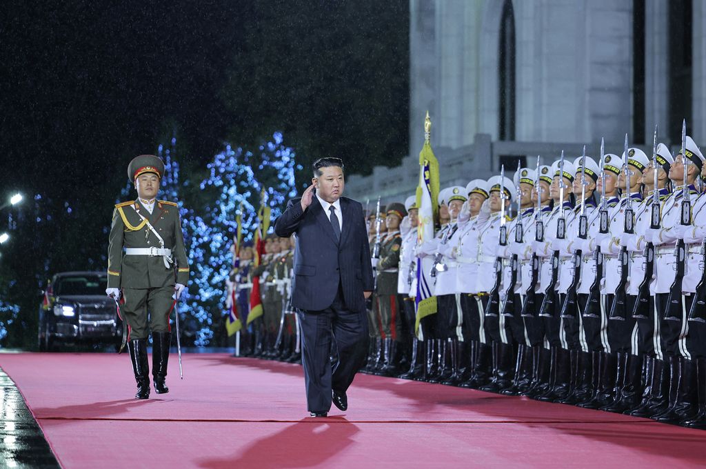 Miltary Parade Marks 80th Founding Anniversary of WPK