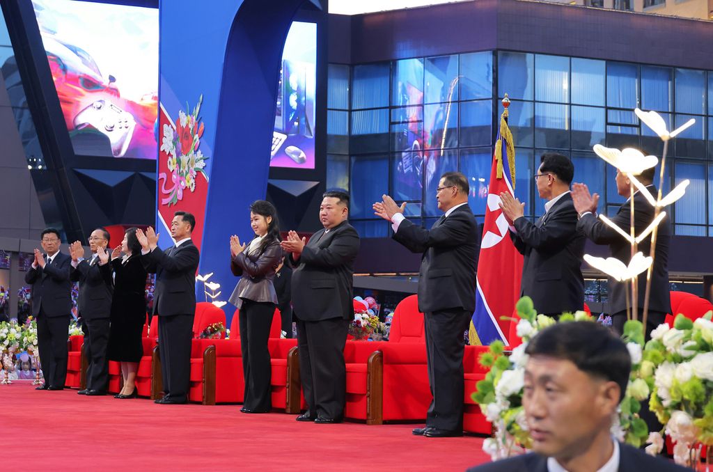 Another Spectacular Appearance Symbolic of New Heyday of Pyongyang Construction and Efflorescence of Pyongyang CultureInauguration Ceremony of 10 000 Flats at Third Stage in Hwasong Area Takes Place with Splendour - Image 14