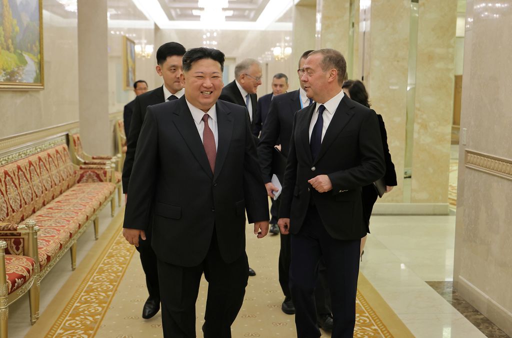 Respected Comrade Kim Jong Un Meets President of United Russia Party - Image 3
