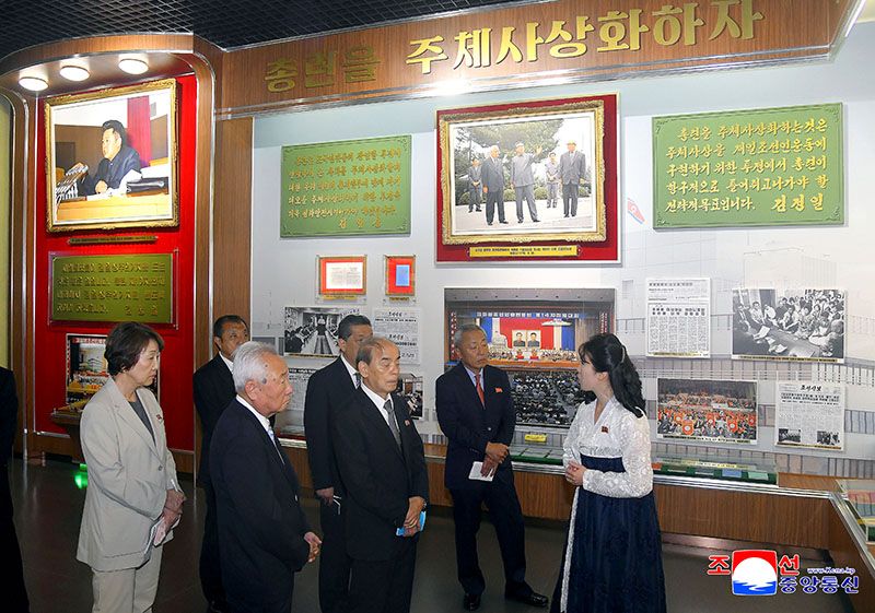 Congratulatory group of Koreans in Japan visits Mangyongdae