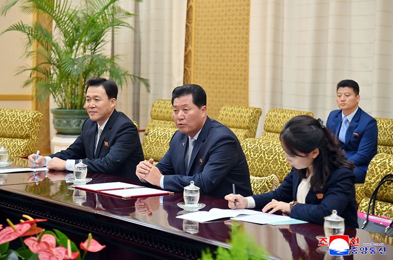 Chairman of SPYL Central Committee meets leading members of Russian youth friendship visiting group - Image 4