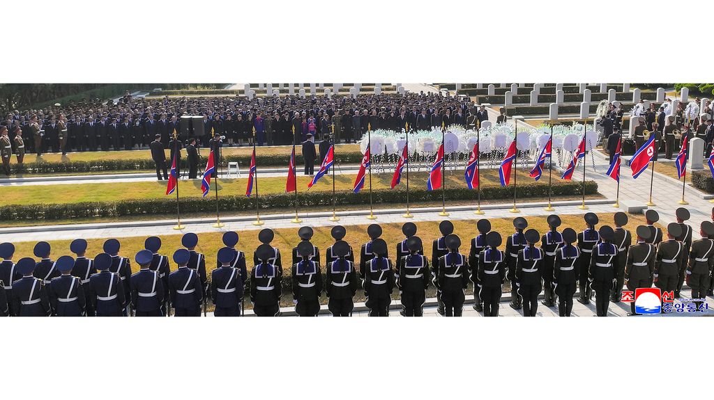 Funeral for late Kim Yong Nam held - Image 7