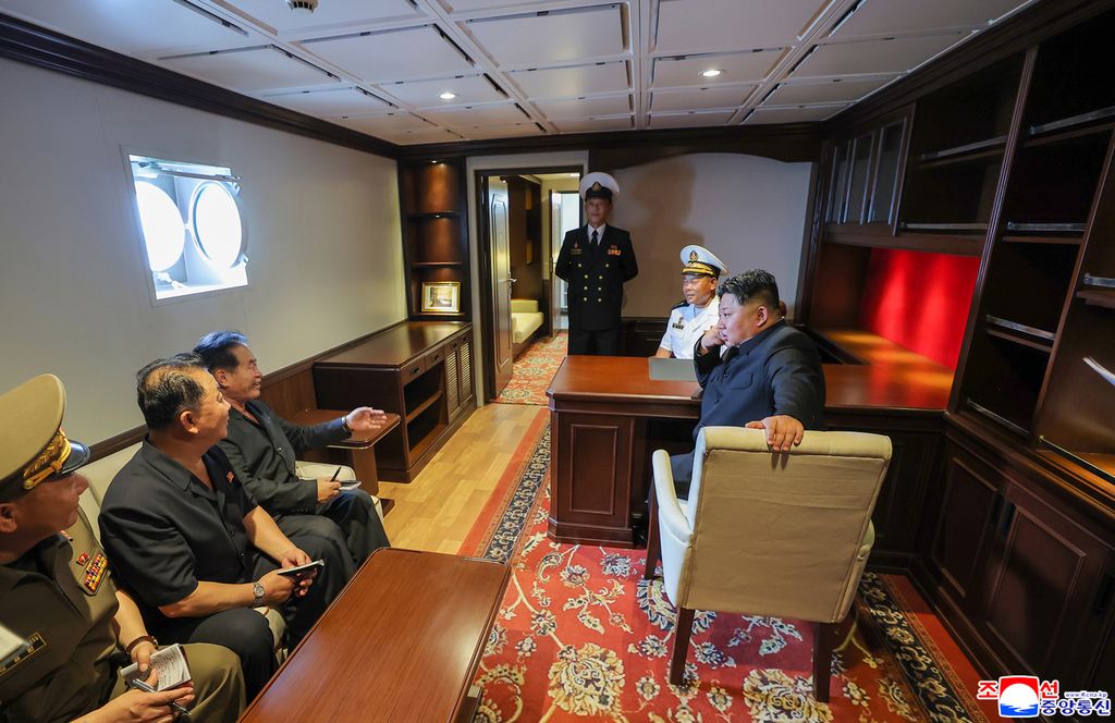RespectedComrade Kim Jong Un visits destroyer Choe Hyon and learns about training and life of sailors - Image 12