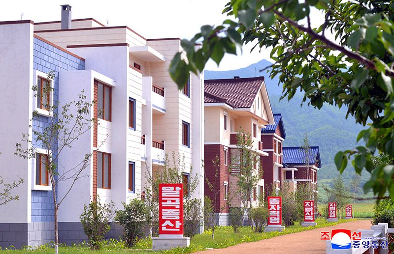 Farmers move into new houses in Hoeryong - Image 10