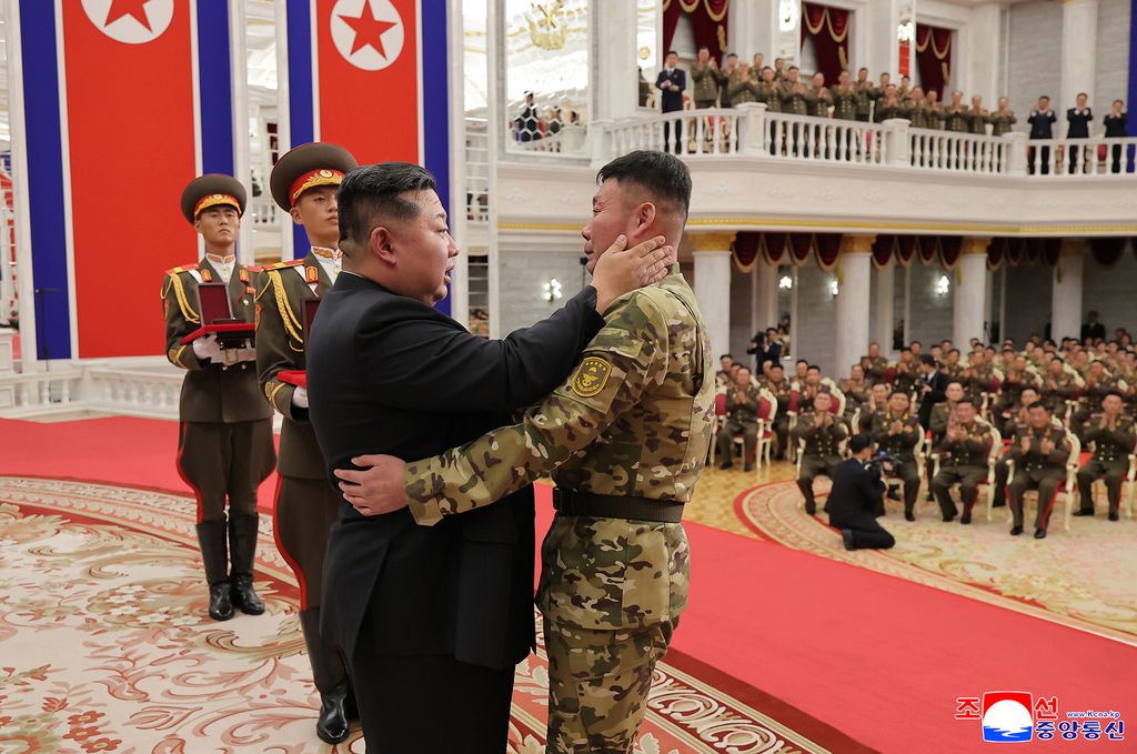 Highest glory to representatives of great honour of DPRK, admirable sonsCeremony of awarding state commendations to commanding officers and combatants of KPA overseas operation units takes place - Image 5