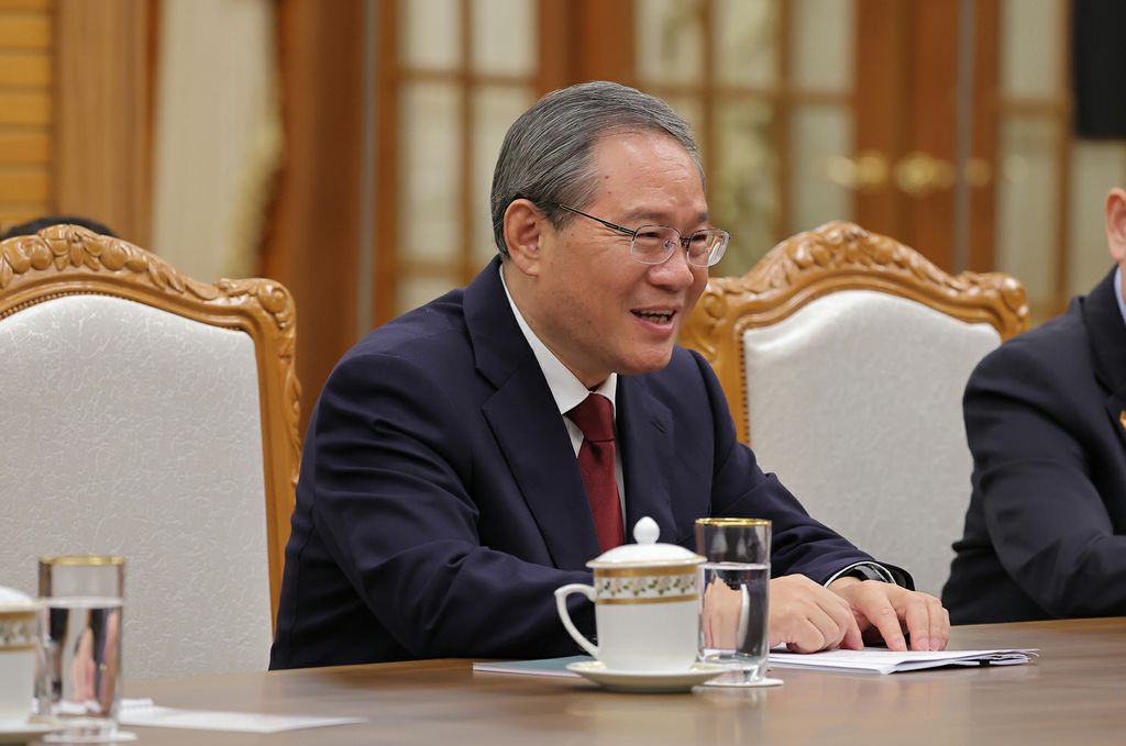 Respected Comrade Kim Jong Un Meets Premier of State Council of People’s Republic of China - Image 4