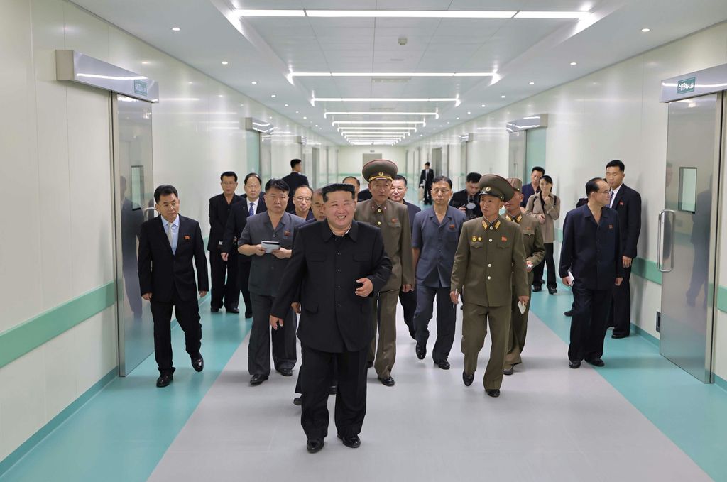 Respected Comrade Kim Jong Un Visits Pyongyang General Hospital Nearing Inauguration - Image 6