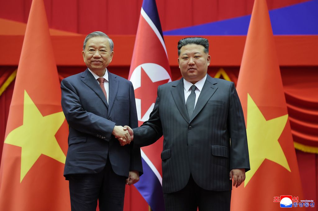 Ceremony held to welcome General Secretary of Central Committee of Communist Party of Vietnam