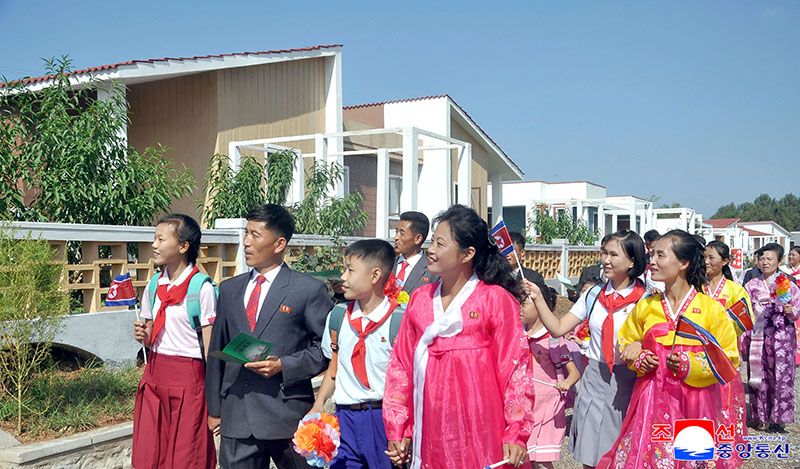 New houses built at farms of North Hwanghae Province - Image 4