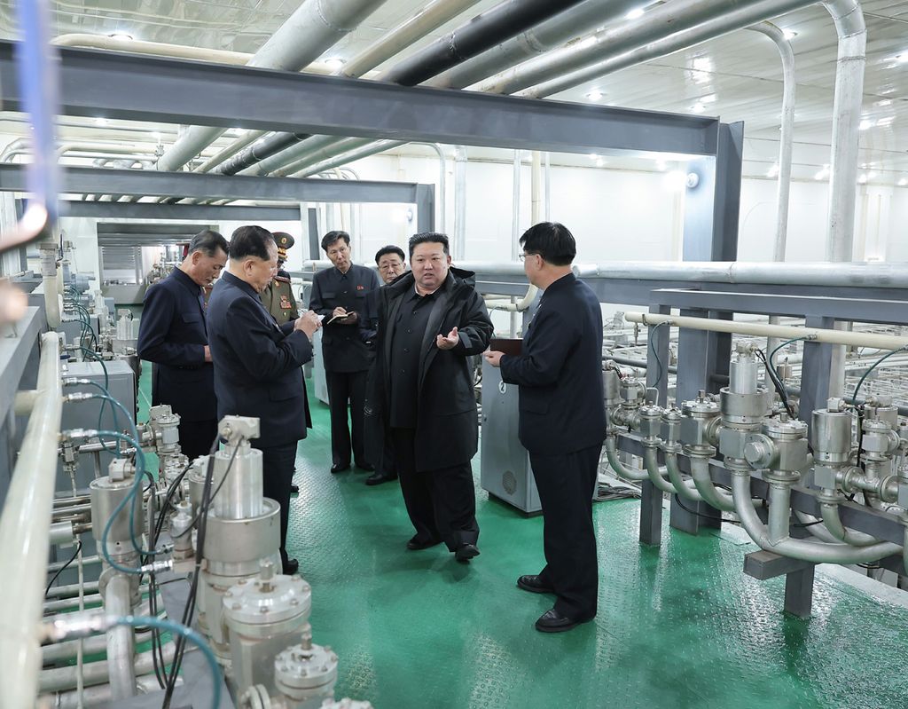 Respected Comrade Kim Jong Un Inspects Nuclear-material Production Base and Nuclear Weapons Institute - Image 2