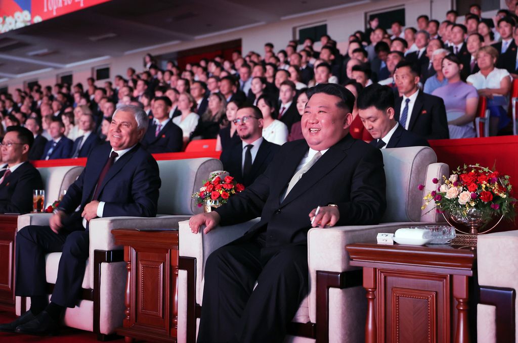 Russian Artistes Give Art Performance - Image 9