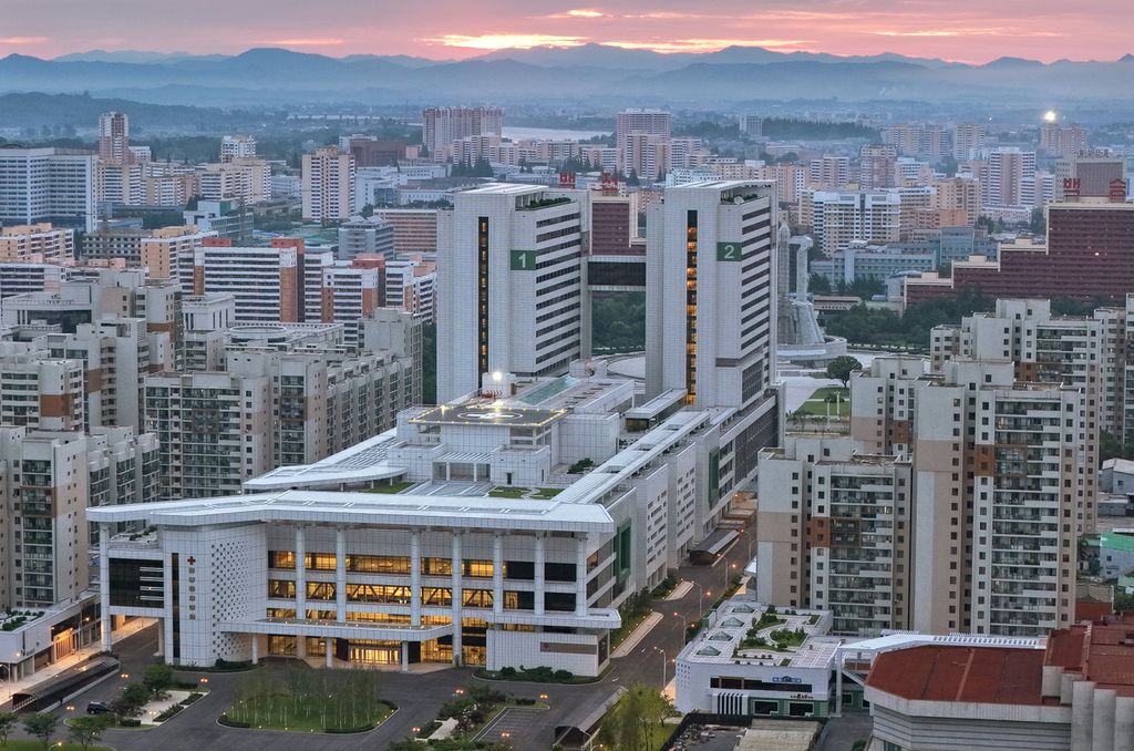 Respected Comrade Kim Jong Un Visits Pyongyang General Hospital Nearing Inauguration - Image 27