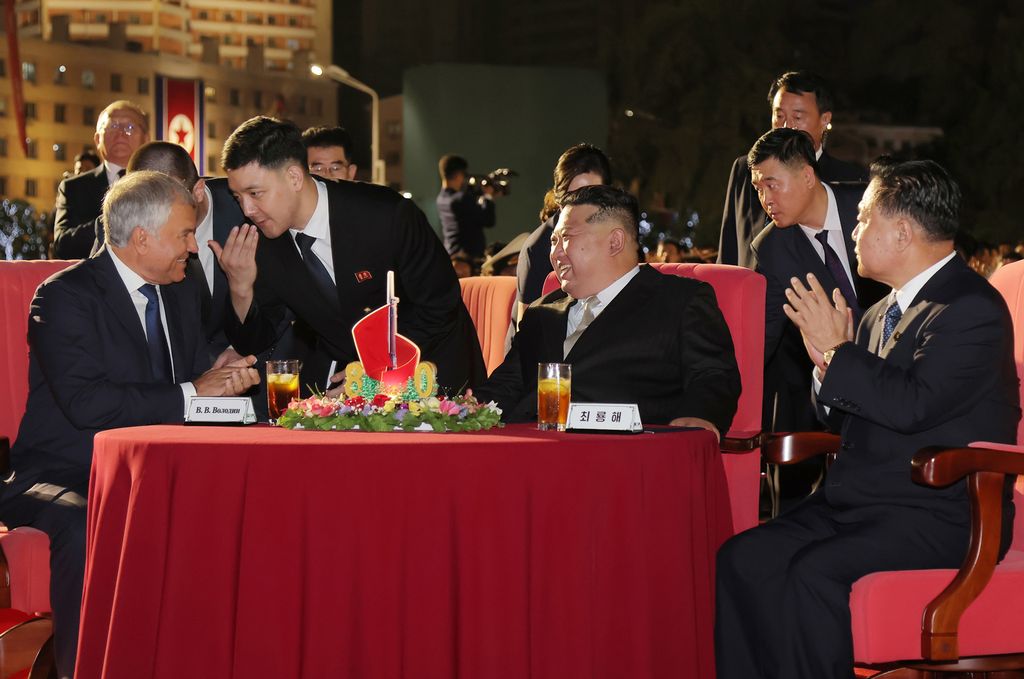 Art Performance Given in DPRK to Mark ８０th Anniversary of Korea’s Liberation