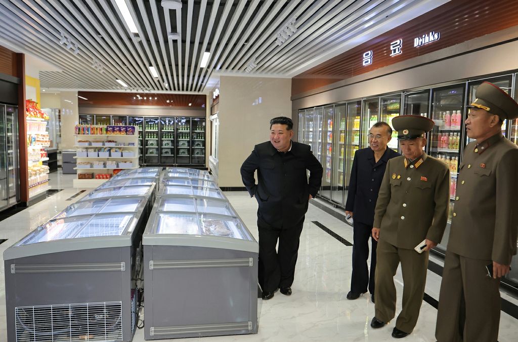 Respected Comrade Kim Jong Un Visits Pyongyang General Hospital Nearing Inauguration - Image 19
