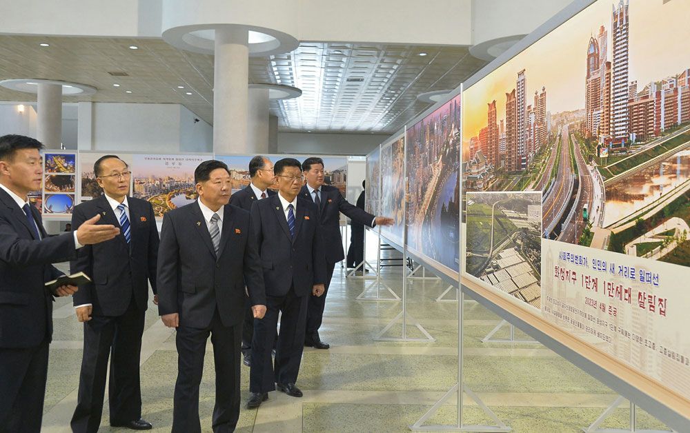 Photo Exhibition Showing Eye-opening Development of Pyongyang Opens - Image 2