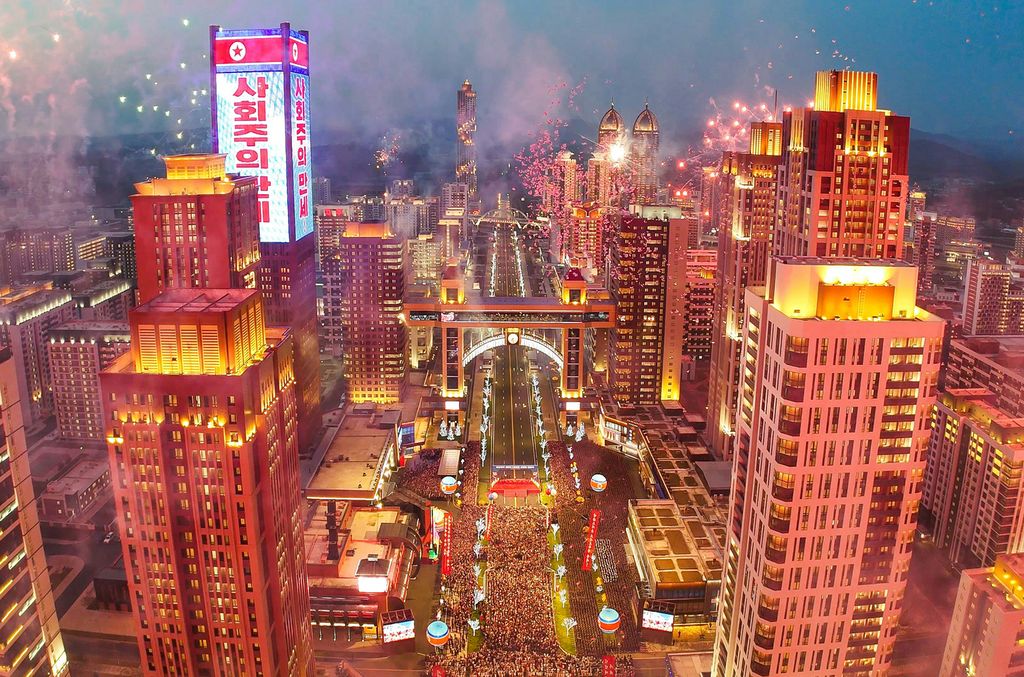 Another Spectacular Appearance Symbolic of New Heyday of Pyongyang Construction and Efflorescence of Pyongyang CultureInauguration Ceremony of 10 000 Flats at Third Stage in Hwasong Area Takes Place with Splendour - Image 11