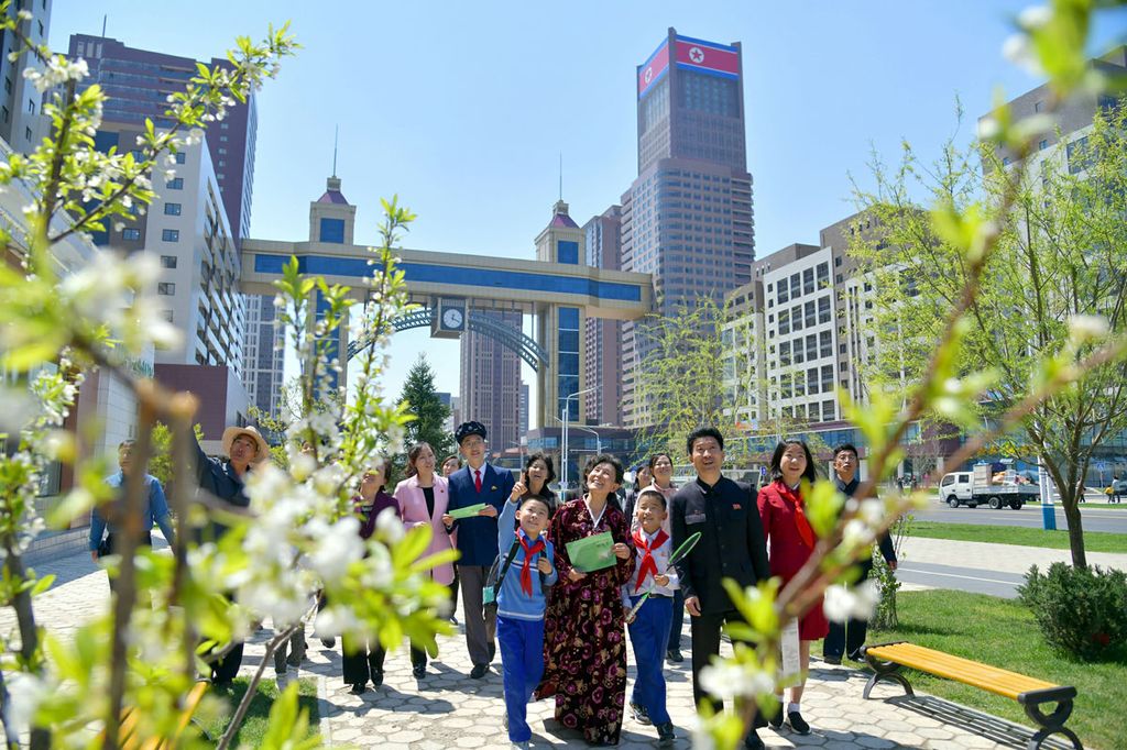 Citizens Move into New Flats in Hwasong Area of DPRK - Image 3