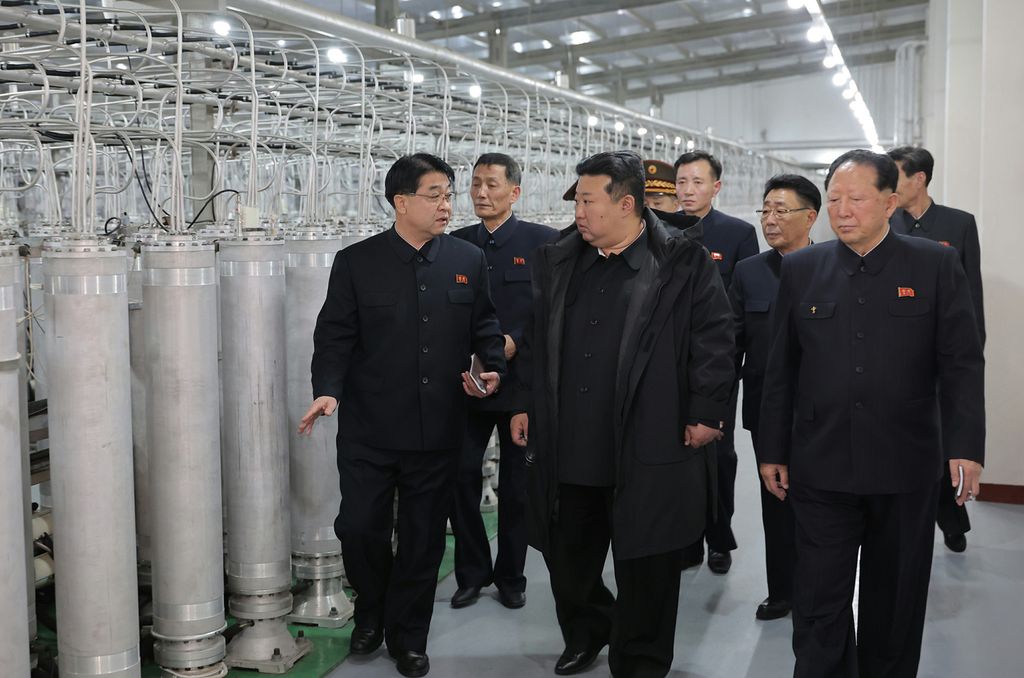 Respected Comrade Kim Jong Un Inspects Nuclear-material Production Base and Nuclear Weapons Institute - Image 8
