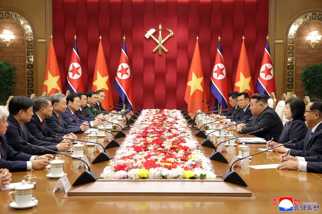 RespectedComrade Kim Jong Un has talks with General Secretary of Central Committee of Communist Party of Vietnam - Image 3
