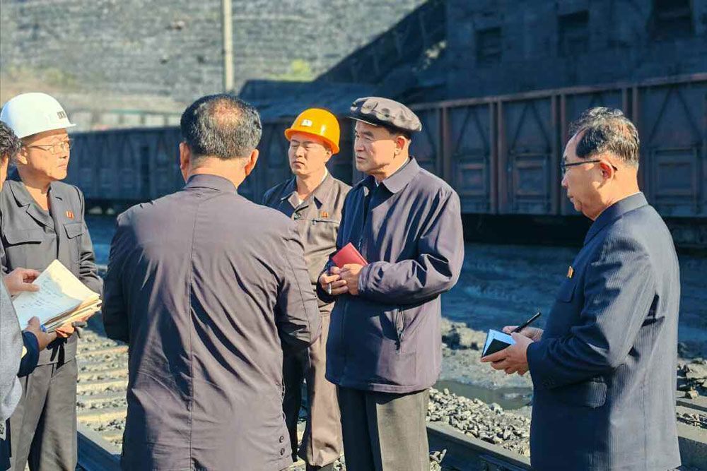 Secretaries of C.C., Workers’ Party of Korea Inspect Jenam Coal Mine