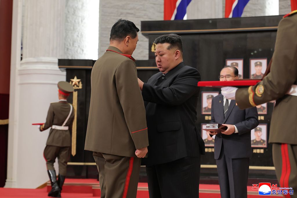 Highest glory to representatives of great honour of DPRK, admirable sonsCeremony of awarding state commendations to commanding officers and combatants of KPA overseas operation units takes place - Image 24