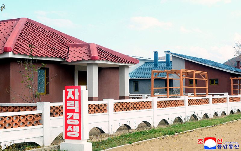 New houses built at farms of South Hamgyong Province - Image 3