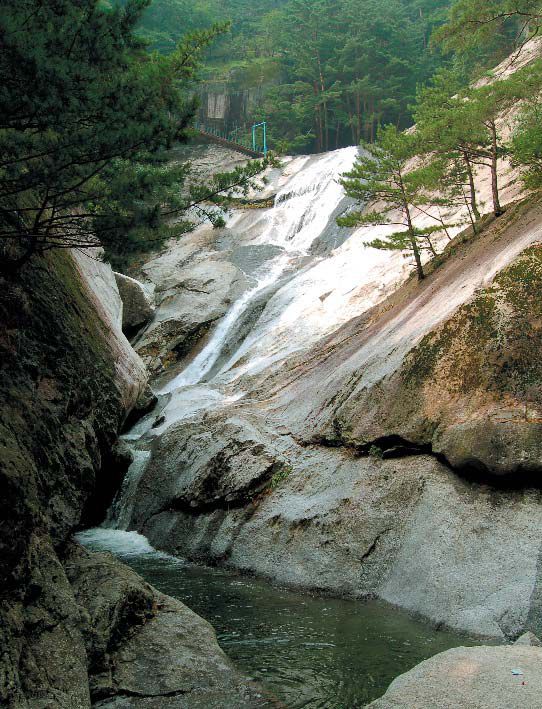 Sangwon Valley and Manphok Valley in Mt Myohyang - Image 3