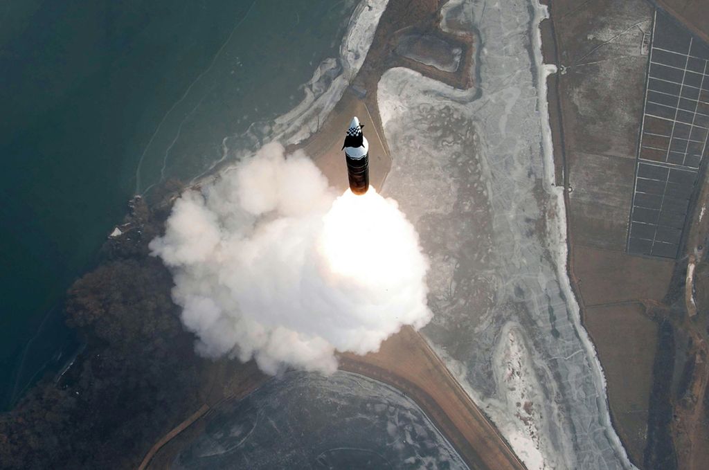 DPRK Missile Administration Succeeds in Test-fire of New-type Intermediate-range Hypersonic Ballistic Missile - Image 5