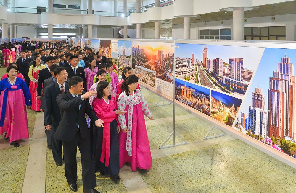 Photo Exhibition Showing Eye-opening Development of Pyongyang Opens - Image 4