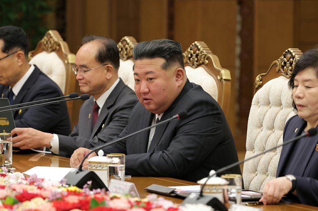 Respected Comrade Kim Jong Un Has Talks with General Secretary of Central Committee of Communist Party of Vietnam - Image 2