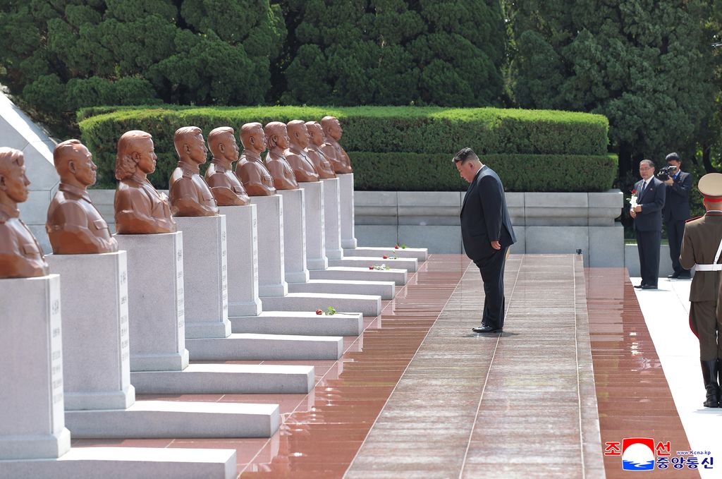 RespectedComrade Kim Jong Un visits Revolutionary Martyrs Cemetery on Mt Taesong - Image 5